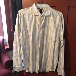 Sharp looking men’s long sleeve casual shirt.